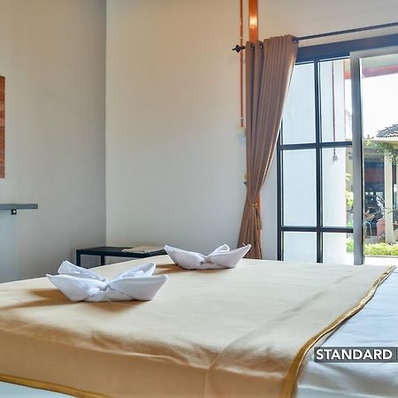 Ndalem Sorogenen Guesthouse Jogjakarta Buitenkant foto