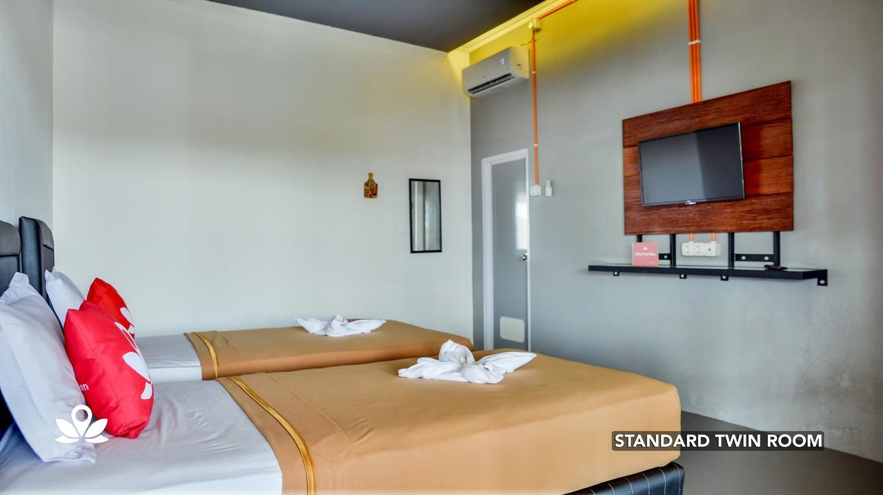 Ndalem Sorogenen Guesthouse Jogjakarta Buitenkant foto