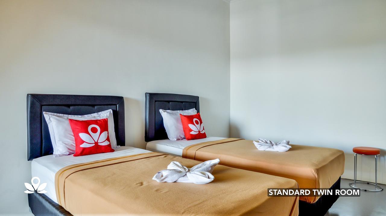 Ndalem Sorogenen Guesthouse Jogjakarta Buitenkant foto
