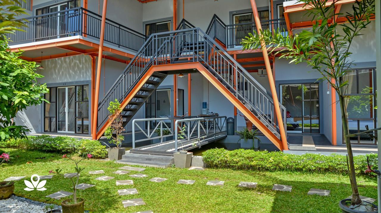Ndalem Sorogenen Guesthouse Jogjakarta Buitenkant foto