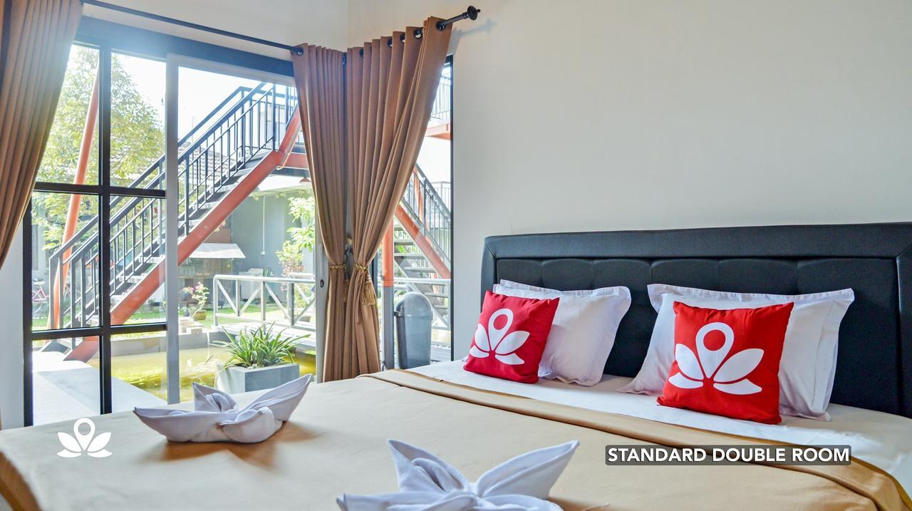 Ndalem Sorogenen Guesthouse Jogjakarta Buitenkant foto