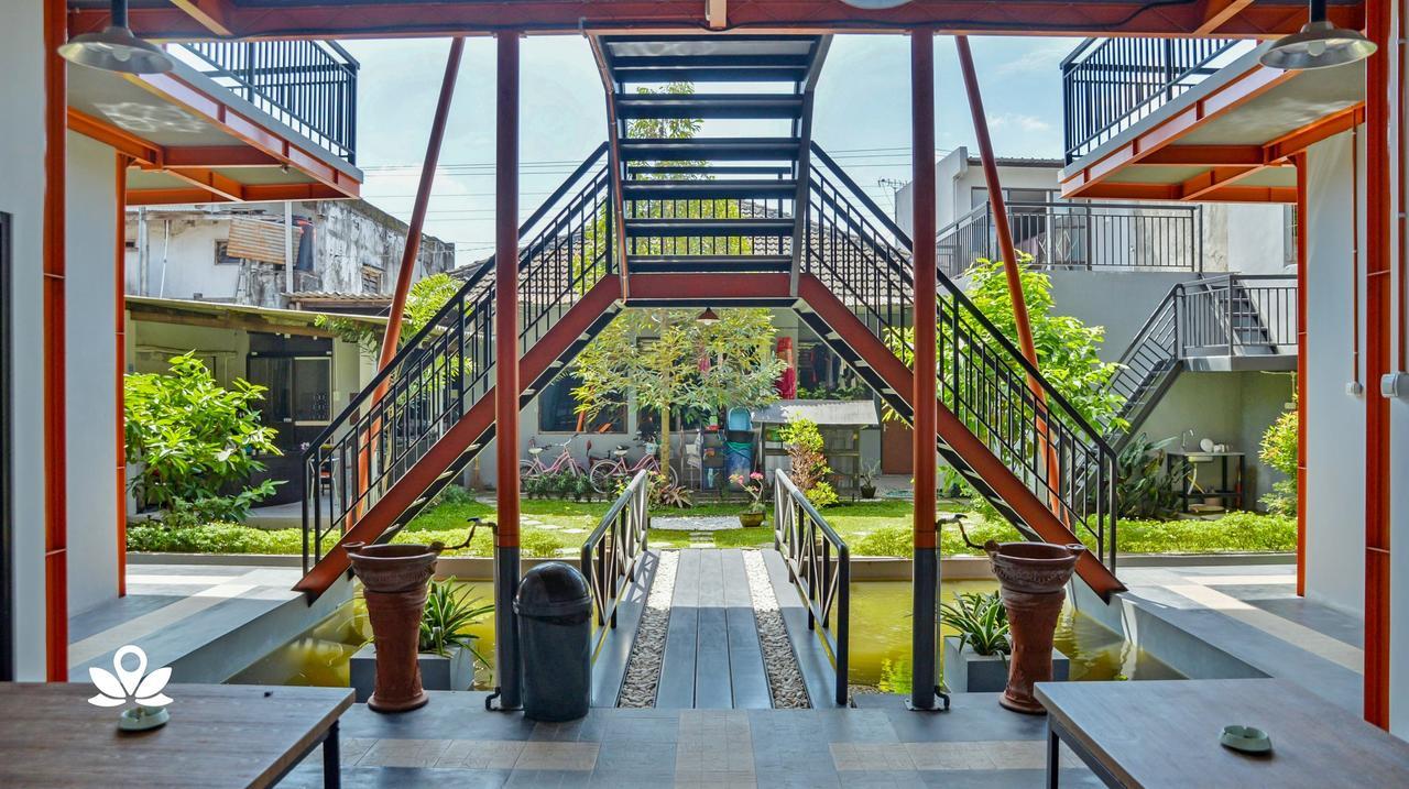 Ndalem Sorogenen Guesthouse Jogjakarta Buitenkant foto