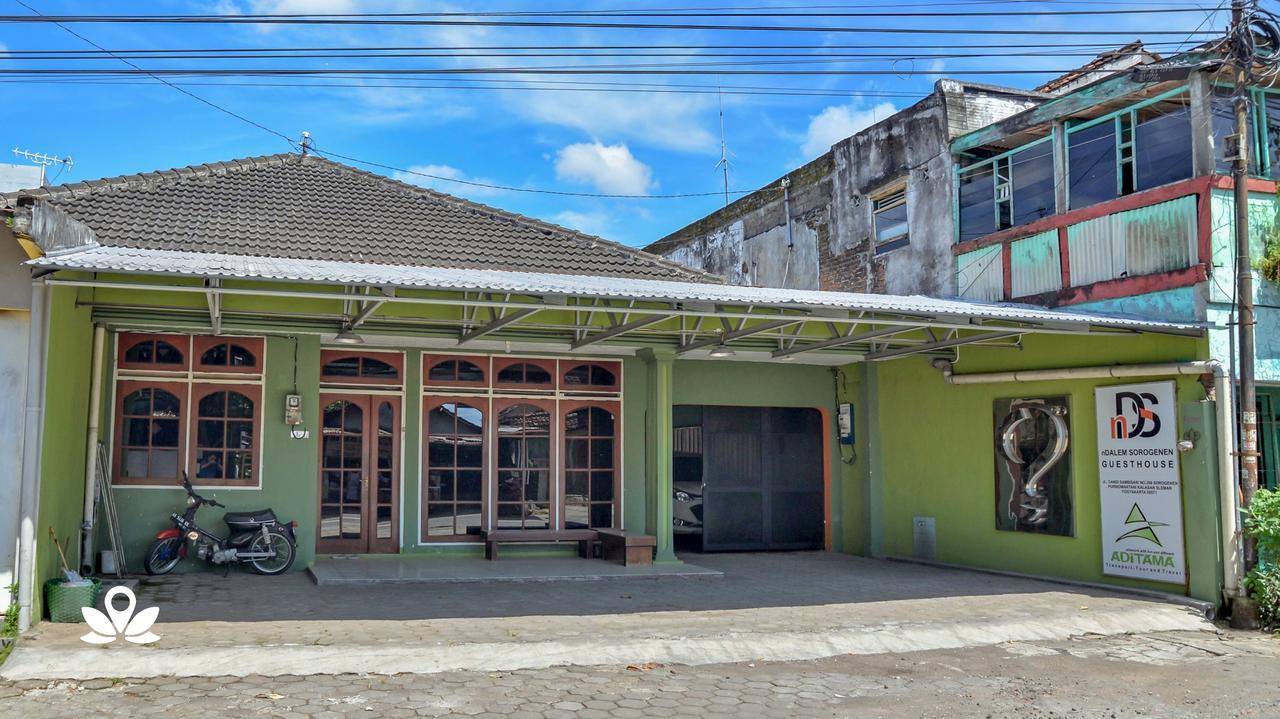 Ndalem Sorogenen Guesthouse Jogjakarta Buitenkant foto