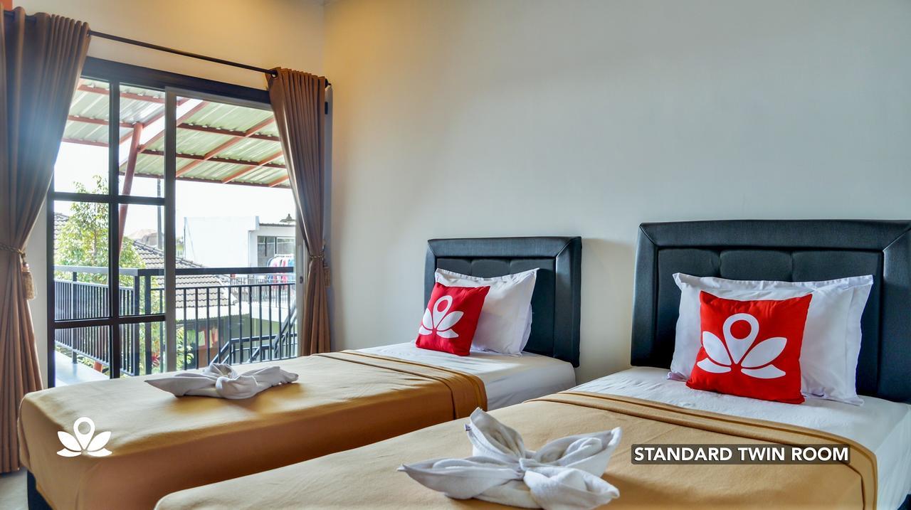 Ndalem Sorogenen Guesthouse Jogjakarta Buitenkant foto