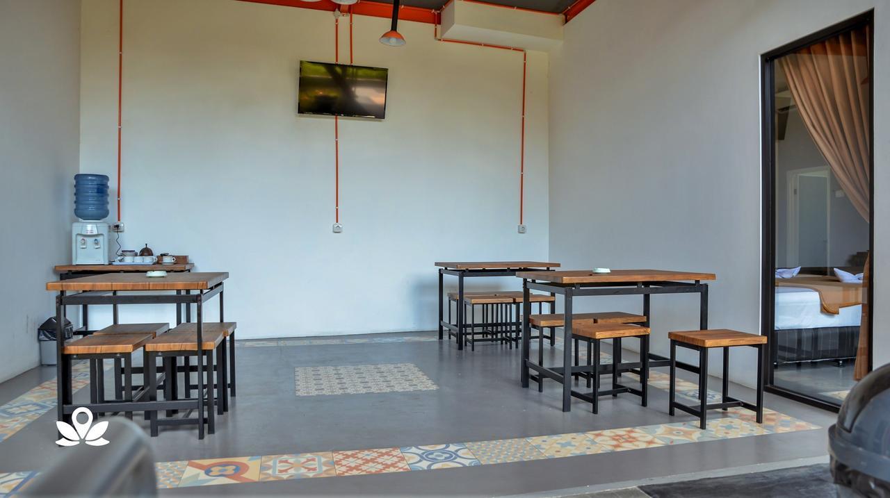 Ndalem Sorogenen Guesthouse Jogjakarta Buitenkant foto