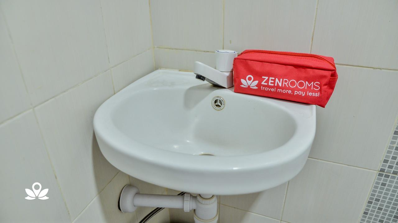 Ndalem Sorogenen Guesthouse Jogjakarta Buitenkant foto