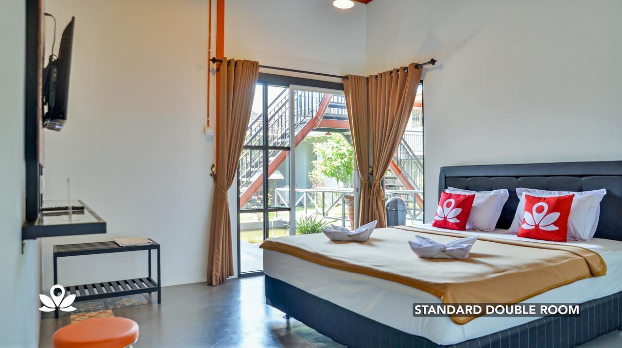 Ndalem Sorogenen Guesthouse Jogjakarta Buitenkant foto
