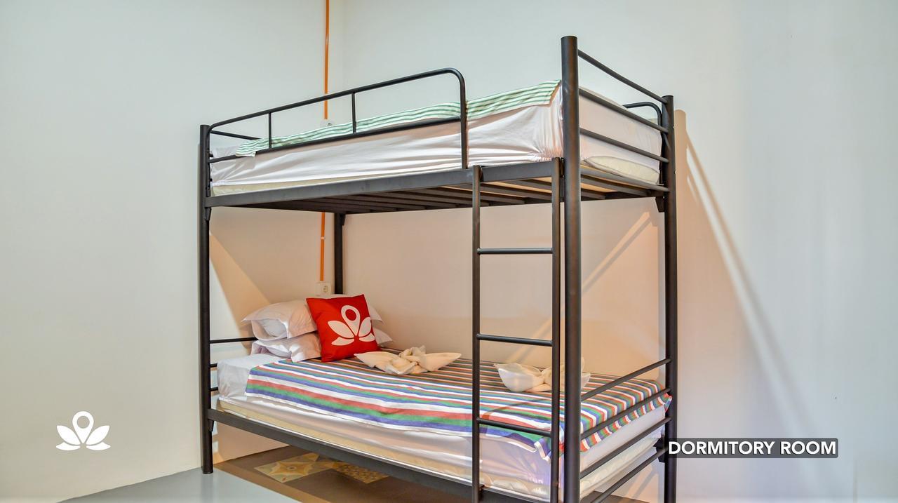 Ndalem Sorogenen Guesthouse Jogjakarta Buitenkant foto
