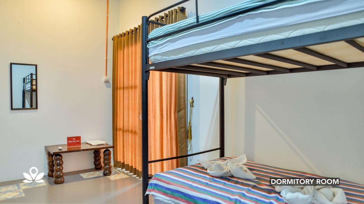 Ndalem Sorogenen Guesthouse Jogjakarta Buitenkant foto